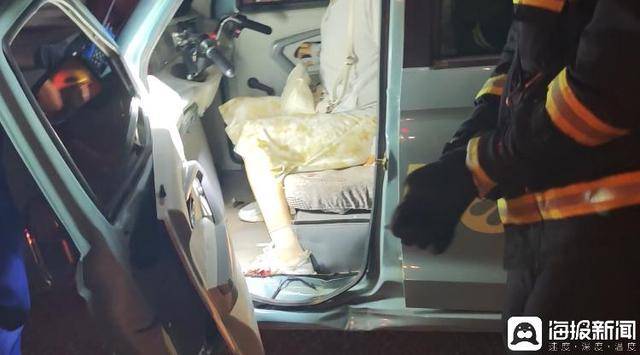 哈萨克斯坦U21 vs英格兰U21_山东德州：两车相撞致一人被困 消防员火速破拆一分钟救出