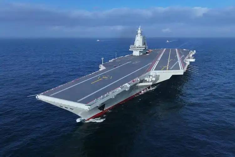 伊普斯维奇 vs 浜特福德
_美国航母“尼米兹”号伊普斯维奇 vs 浜特福德
,长期逗留中方黄岩岛,055率队大胆插入,打乱美军布局!