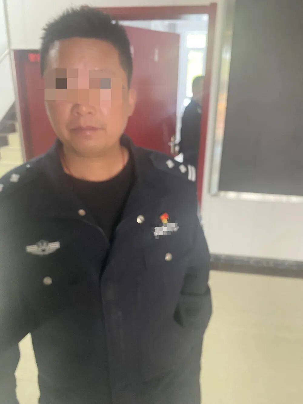 皇冠信用盘平台
_母亲派出所里遭民警责骂皇冠信用盘平台
,男子插话后被拖进女厕群殴!涉案警员公开受审