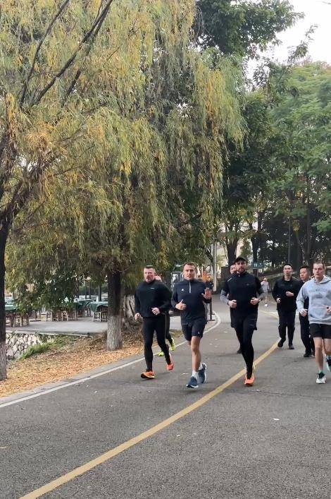 怎么注册皇冠信用盘
_成都理发师晨跑偶遇法国总统马克龙:跑第一圈没认出来怎么注册皇冠信用盘
,第二圈相遇对方主动打招呼