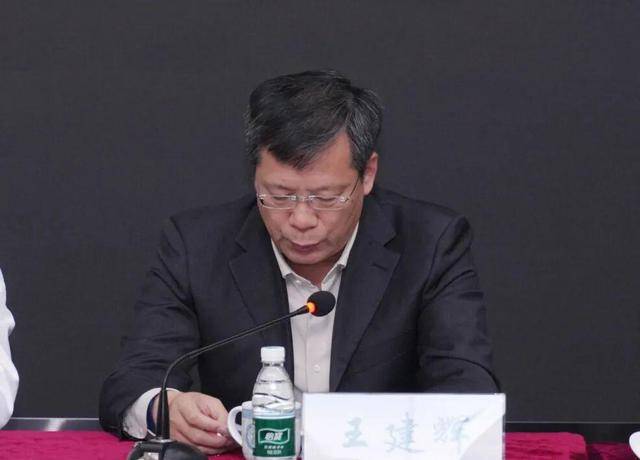 皇冠登3新2管理
_北京市委决定:袁进任首都医科大学附属北京同仁医院院长