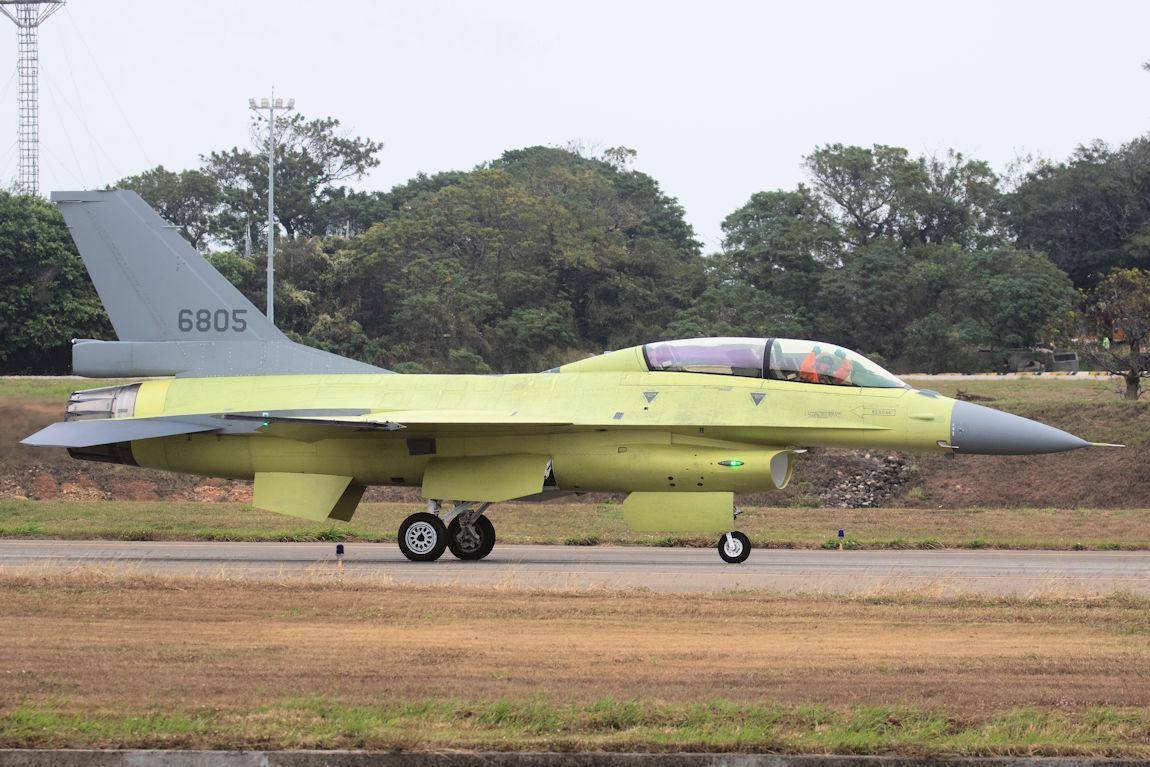 皇冠登一登二登三区别_解放军歼-16D“大战”台军F-16V战机皇冠登一登二登三区别，谁胜谁负，早已经失去悬念