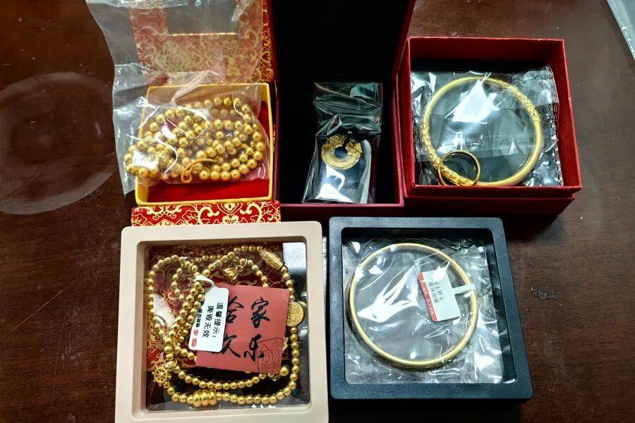 皇冠信用网登1,登2,登3出租 _上海阿姨报案！结果没想到皇冠信用网登1,登2,登3出租 ，儿子的同居女友被警方带走了，已刑拘