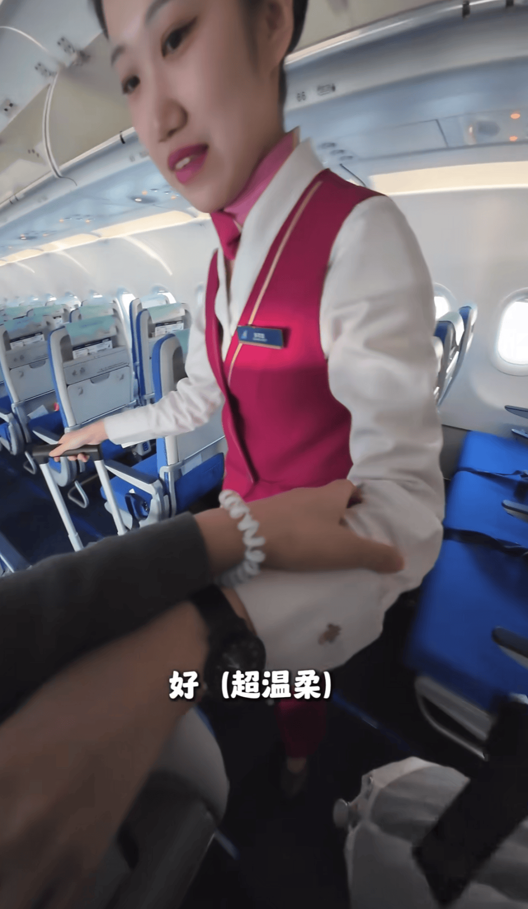 世界杯皇冠信用盘平台
_至少说了15次谢谢!00后女生独自坐飞机到广州世界杯皇冠信用盘平台
,网友:真的看哭了